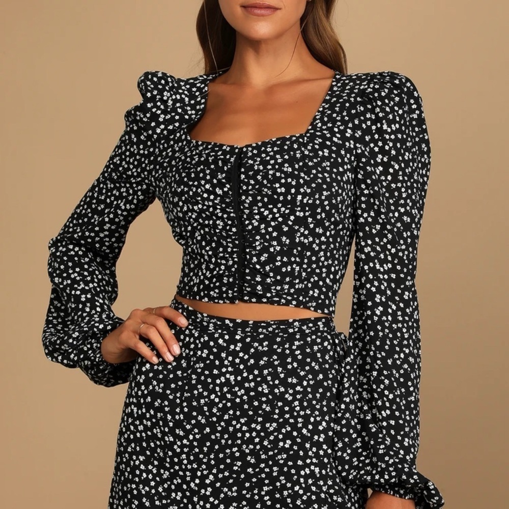 Lulu’s Black Floral Print Puff Shoulder Top Women’s Size Small - Picture 2 of 9